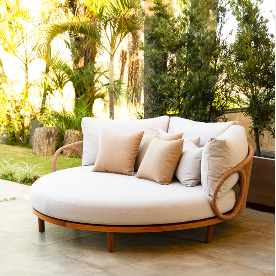 Chaise Coimbra – Elegância, Conforto e Design Para Ambientes Sofisticados
