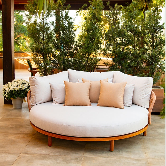 Chaise Coimbra – Elegância, Conforto e Design Para Ambientes Sofisticados