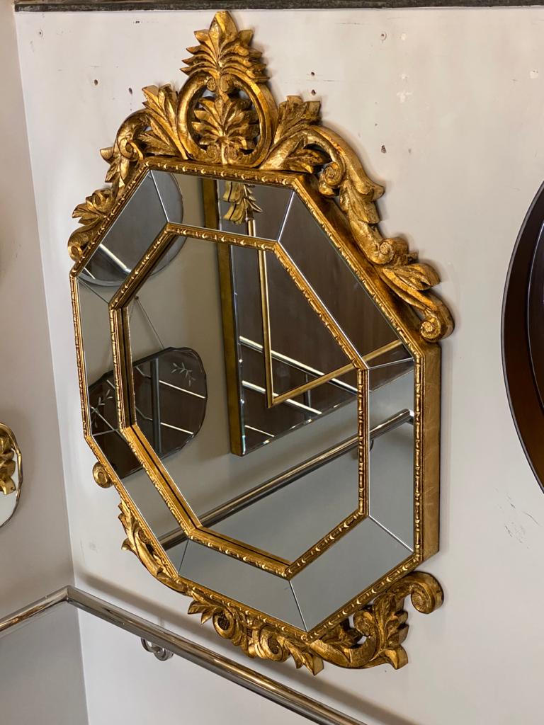 Espelho Redondo Com Detalhe Dourado