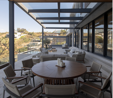 Mesa De Jantar Sollos Em Madeira – Design Sofisticado Com Estrutura Em Ripas