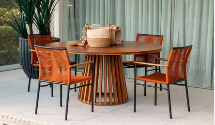 Mesa De Jantar Sollos Em Madeira – Design Sofisticado Com Estrutura Em Ripas