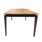 Mesa de Jantar Fazana em Madeira – Elegância Atemporal com Alumínio Fundido