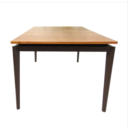 Mesa de Jantar Fazana em Madeira – Elegância Atemporal com Alumínio Fundido