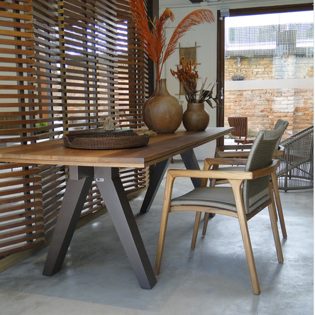 Mesa De Jantar Zurique – Elegância Em Alumínio E Madeira Para Ambientes Sofisticados